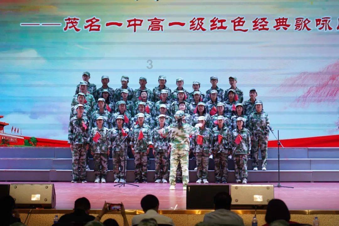 张婧仪活动生图,本人气质很好,眼睛里有故事感,性格软软糯糯